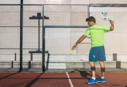 padel serve